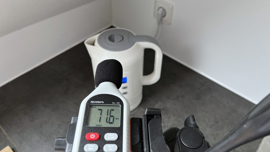 Russell Hobbs Precision Control 21150-7 Aufbau der dB-Messung im Praxis-Test
