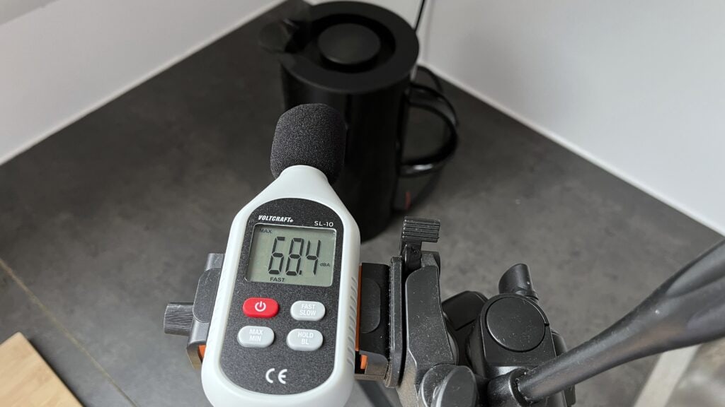 Stelton EM77 Wasserkocher Dezibelmessung Praxis-Test
