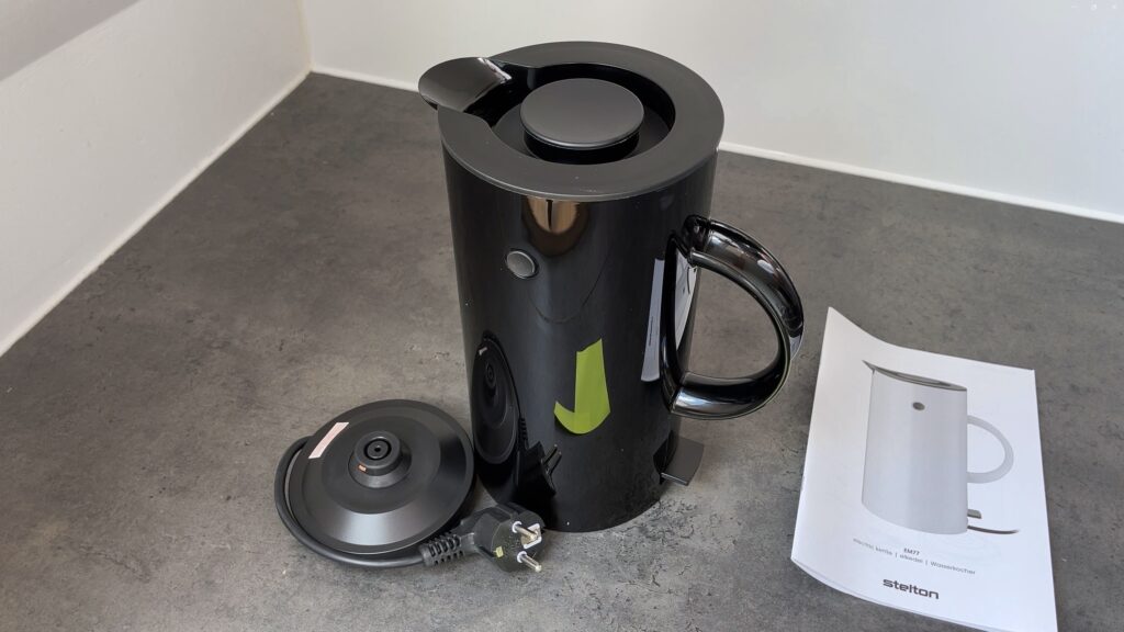 Stelton EM77 Wasserkocher mitgelieferter Inhalt